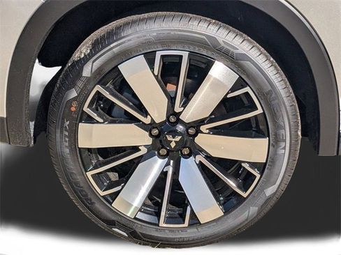 New 2025 Mitsubishi Outlander SE image 12