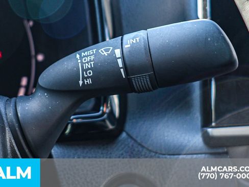 Used 2025 Toyota Camry SE image 33