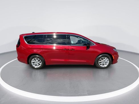 Used 2024 Chrysler Pacifica Touring-L FWD image 22