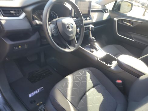 Used 2025 Toyota RAV4 XLE image 19