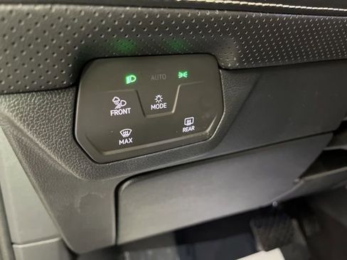 Used 2024 Volkswagen Atlas SE w/ Black Wheel Package image 32