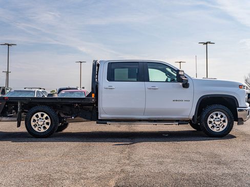 Used 2024 Chevrolet Silverado 2500 LT w/ Convenience Package image 8