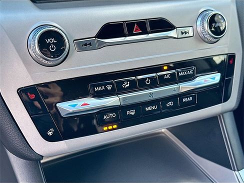 Used 2024 Ford Explorer XLT w/ Equipment Group 202A image 15