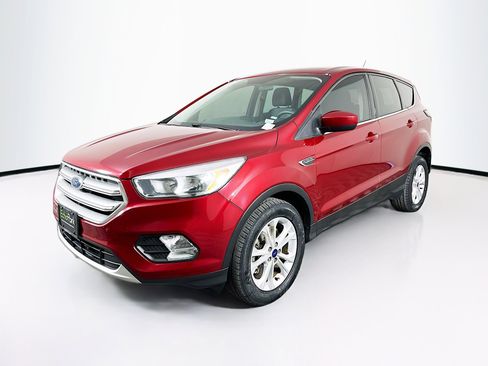 Used 2017 Ford Escape SE image 3