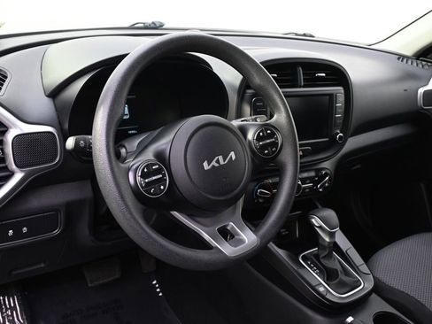 Used 2025 Kia Soul LX w/ LX Technology Package image 11