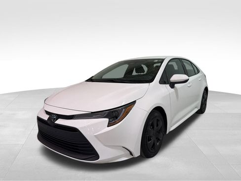 Used 2023 Toyota Corolla LE image 7