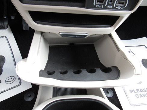 Used 2023 Chrysler Pacifica Touring-L FWD image 22