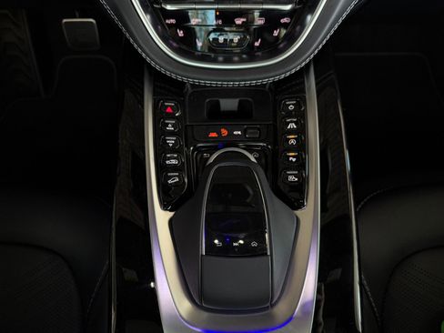 Used 2022 Aston Martin DBX image 43