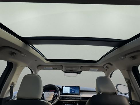 New 2026 Lincoln Corsair Premiere image 9