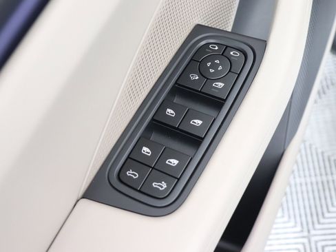 Used 2025 Porsche Macan 4S Electric image 27