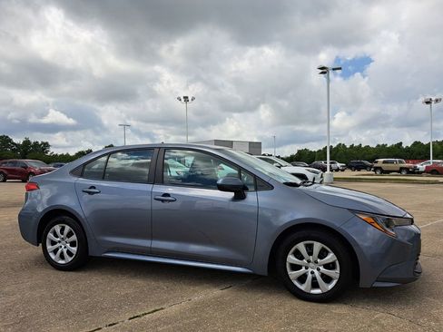 Used 2023 Toyota Corolla LE FWD image 3