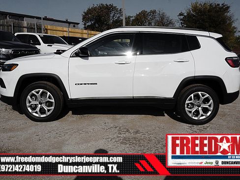 New 2026 Jeep Compass Latitude image 2