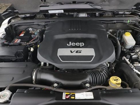 Used 2014 Jeep Wrangler Unlimited Sahara w/ Connectivity Group image 15