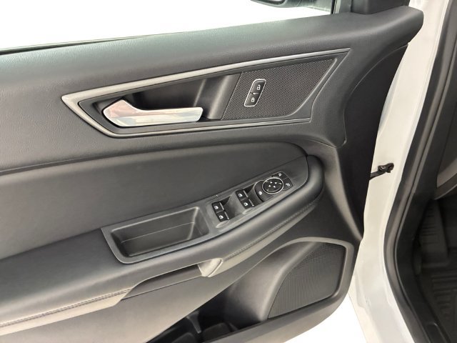 Used 2022 Ford Edge SE w/ Black Appearance Package AWD/4WD image 13