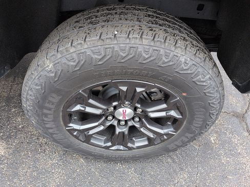 Used 2023 GMC Canyon Elevation w/ Elevation Premium Package image 10