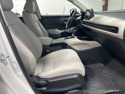 Certified 2025 Honda HR-V LX image 17