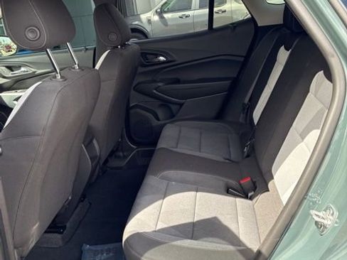 Used 2025 Chevrolet Trax LS w/ LS Convenience Package image 7