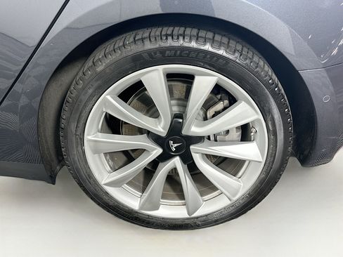 Used 2018 Tesla Model 3 Long Range RWD image 11