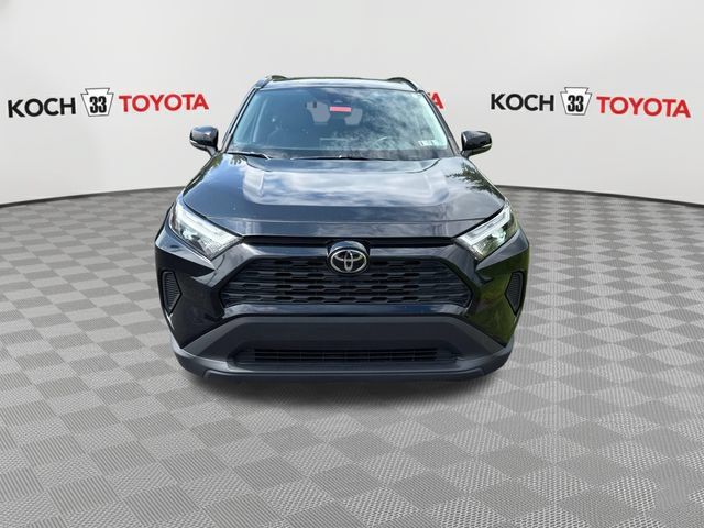 Used 2023 Toyota RAV4 XLE AWD/4WD image 2
