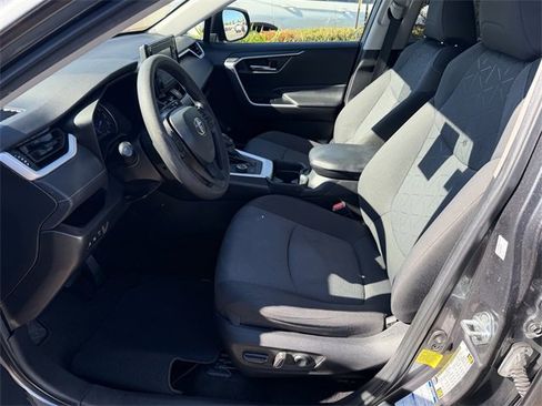 Used 2021 Toyota RAV4 XLE image 19