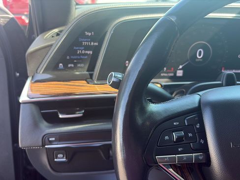 Used 2022 Cadillac Escalade ESV Premium Luxury RWD image 11
