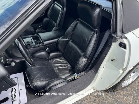 Used 1992 Chevrolet Corvette Convertible RWD image 8