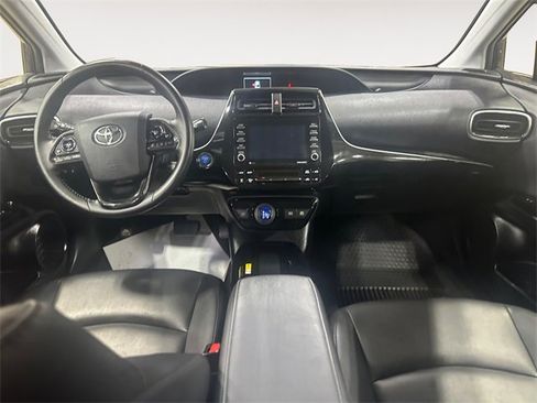 Used 2021 Toyota Prius XLE image 10