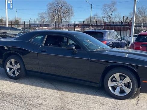 Used 2021 Dodge Challenger SXT image 3