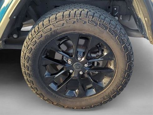 Used 2025 Jeep Gladiator Sport AWD/4WD image 7