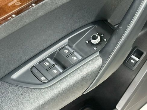 Used 2018 Audi Q5 2.0T Premium Plus w/ Premium Plus Package image 12