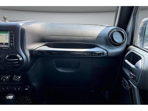 Used 2015 Jeep Wrangler Unlimited Sahara AWD/4WD image 44