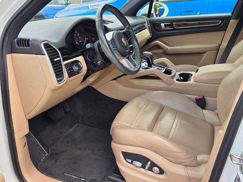 Used 2021 Porsche Cayenne AWD/4WD image 7