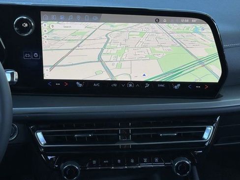 New 2025 Chevrolet Traverse LT w/ Enhanced Driving Package image 13