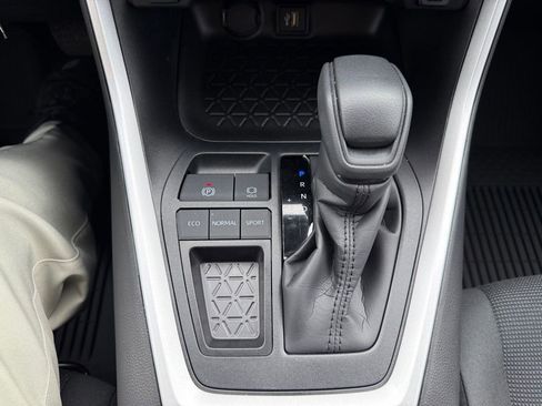 Certified 2025 Toyota RAV4 LE FWD image 22