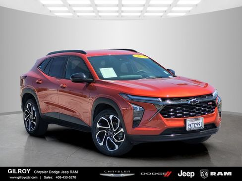 Used 2024 Chevrolet Trax RS FWD image 1