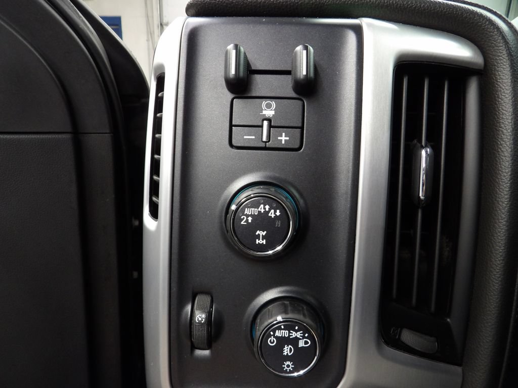 Used 2018 GMC Sierra 1500 SLT AWD/4WD image 39