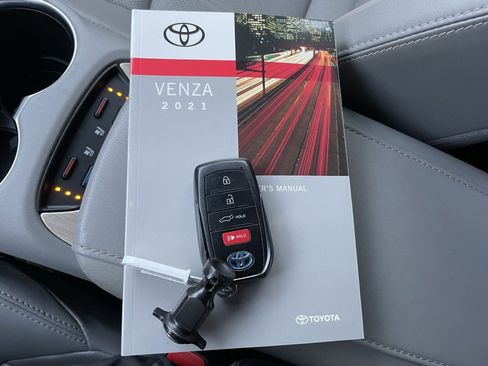 Used 2021 Toyota Venza XLE image 44