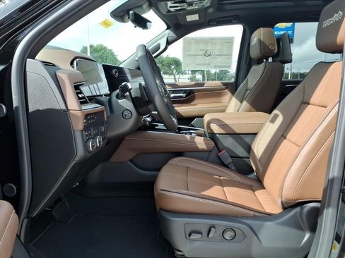 New 2026 Chevrolet Suburban High Country AWD/4WD image 17