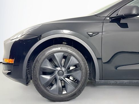 Used 2025 Tesla Model Y Long Range image 9