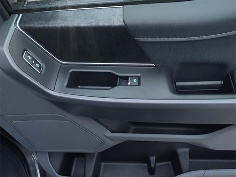 New 2025 Ford F150 Lightning XLT image 32