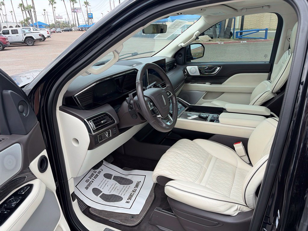Used 2023 Lincoln Nautilus FWD w/ Premium Package image 9