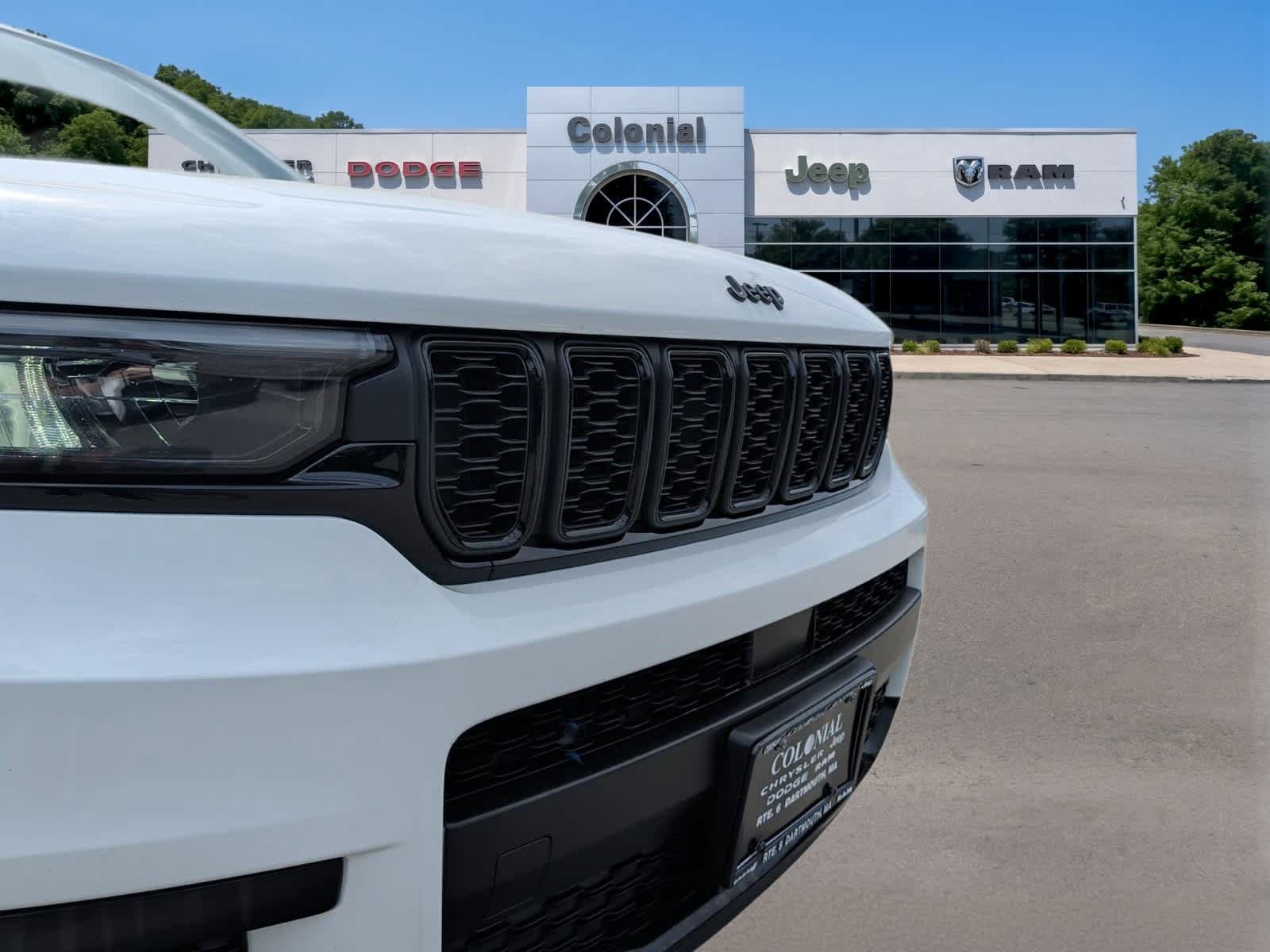 Used 2023 Jeep Grand Cherokee L Laredo AWD/4WD image 9