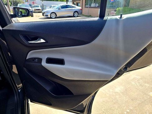 Used 2022 Chevrolet Equinox LS image 15