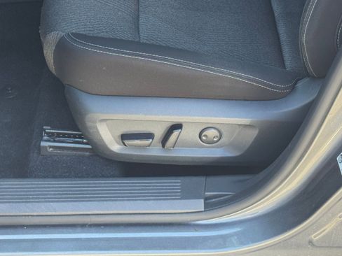 Used 2025 Nissan Rogue SV FWD image 22
