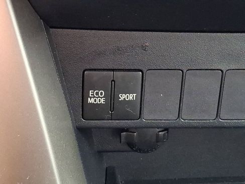 Used 2013 Toyota RAV4 LE AWD/4WD image 22