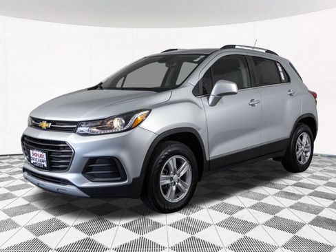 Used 2018 Chevrolet Trax LT w/ Sun & Sound Package AWD/4WD image 11