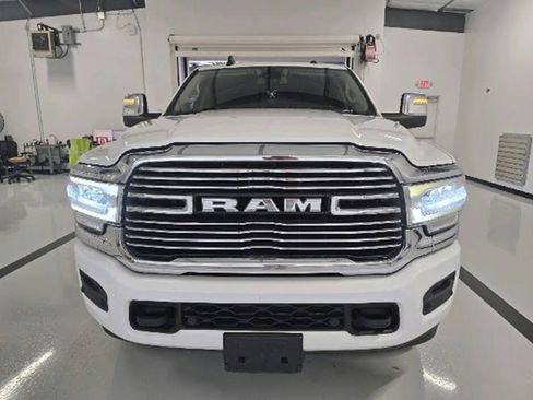 Used 2023 RAM 2500 Laramie AWD/4WD image 2