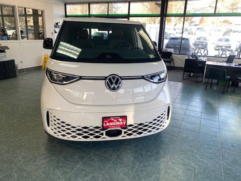New 2025 Volkswagen ID. Buzz Pro S image 2