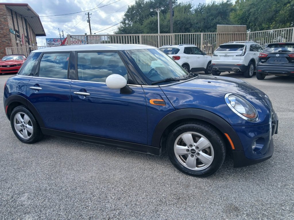 Used 2018 MINI Cooper 4-Door Hardtop FWD image 3