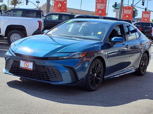 Used 2025 Toyota Camry SE FWD image 3